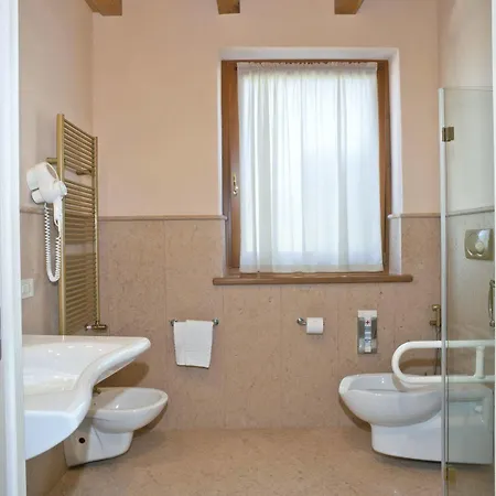 Corte San Felice Alloggio per agriturismo *