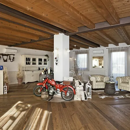 Corte San Felice Alloggio per agriturismo *