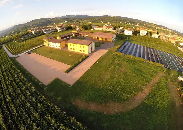 Corte San Felice Alloggio per agriturismo *