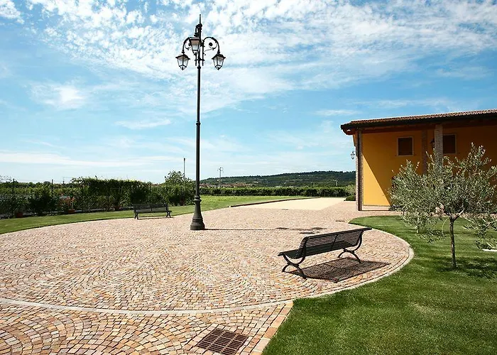 Corte San Felice Alloggio per agriturismo *