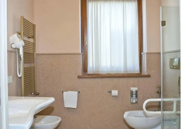 Corte San Felice Alloggio per agriturismo *