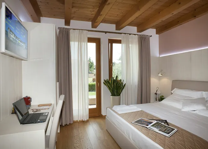 Corte San Felice Alloggio per agriturismo *